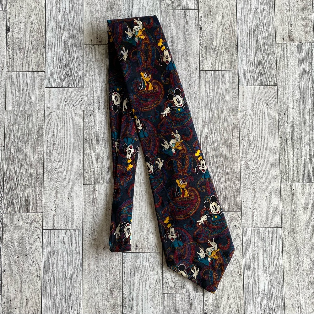 THE DISNEY STORE Necktie Mickey Mouse Goofy Donald Duck Pluto Paisley Design